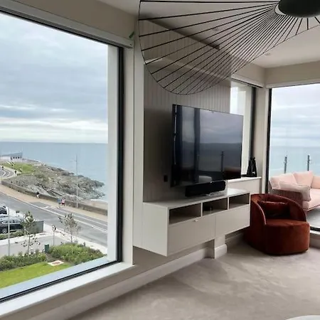 Family House With Spectacular Sea Views * Na Clocha Liatha