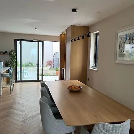 Family House With Spectacular Sea Views Na Clocha Liatha